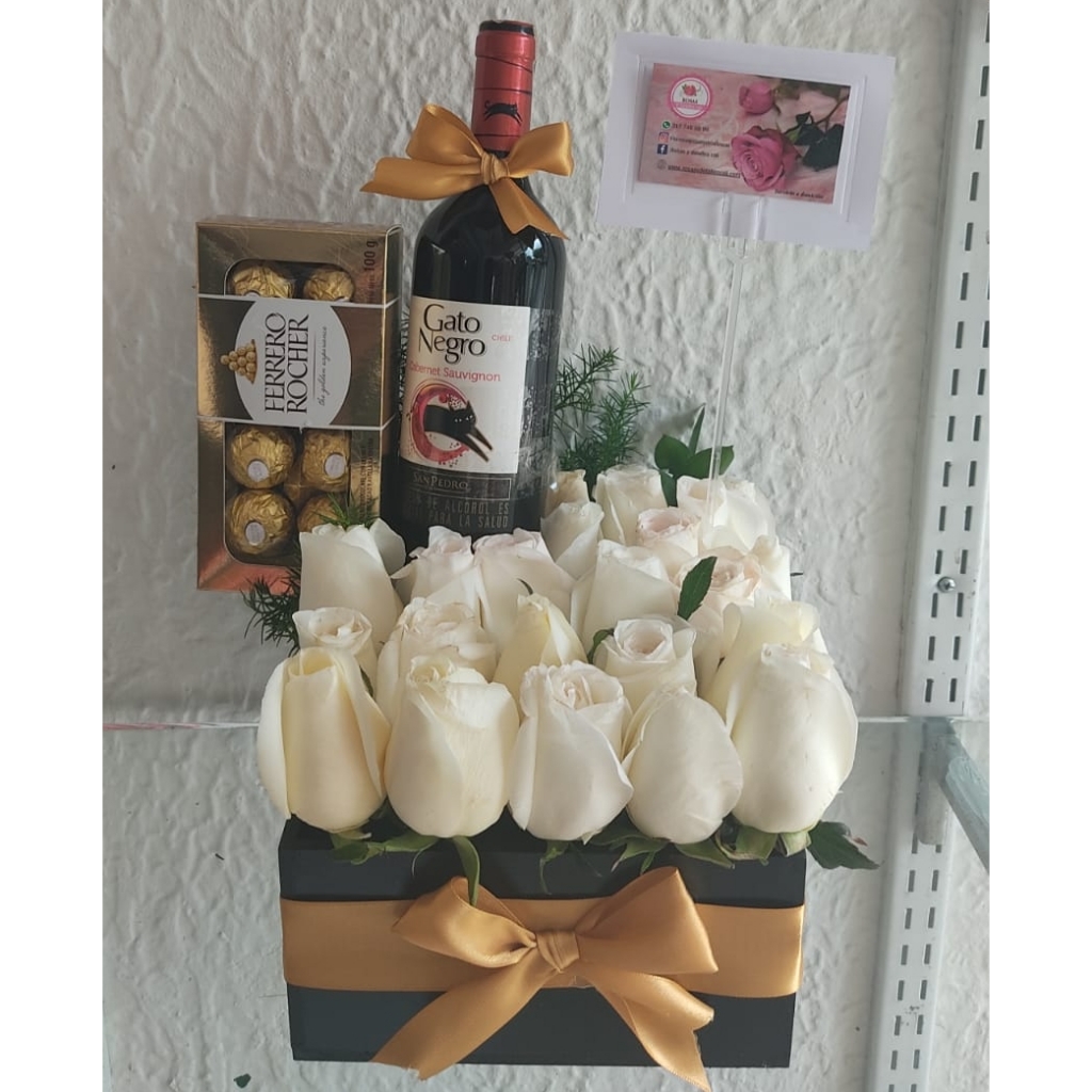 Rosas blancas, licor y ferreros- Floristeria cali