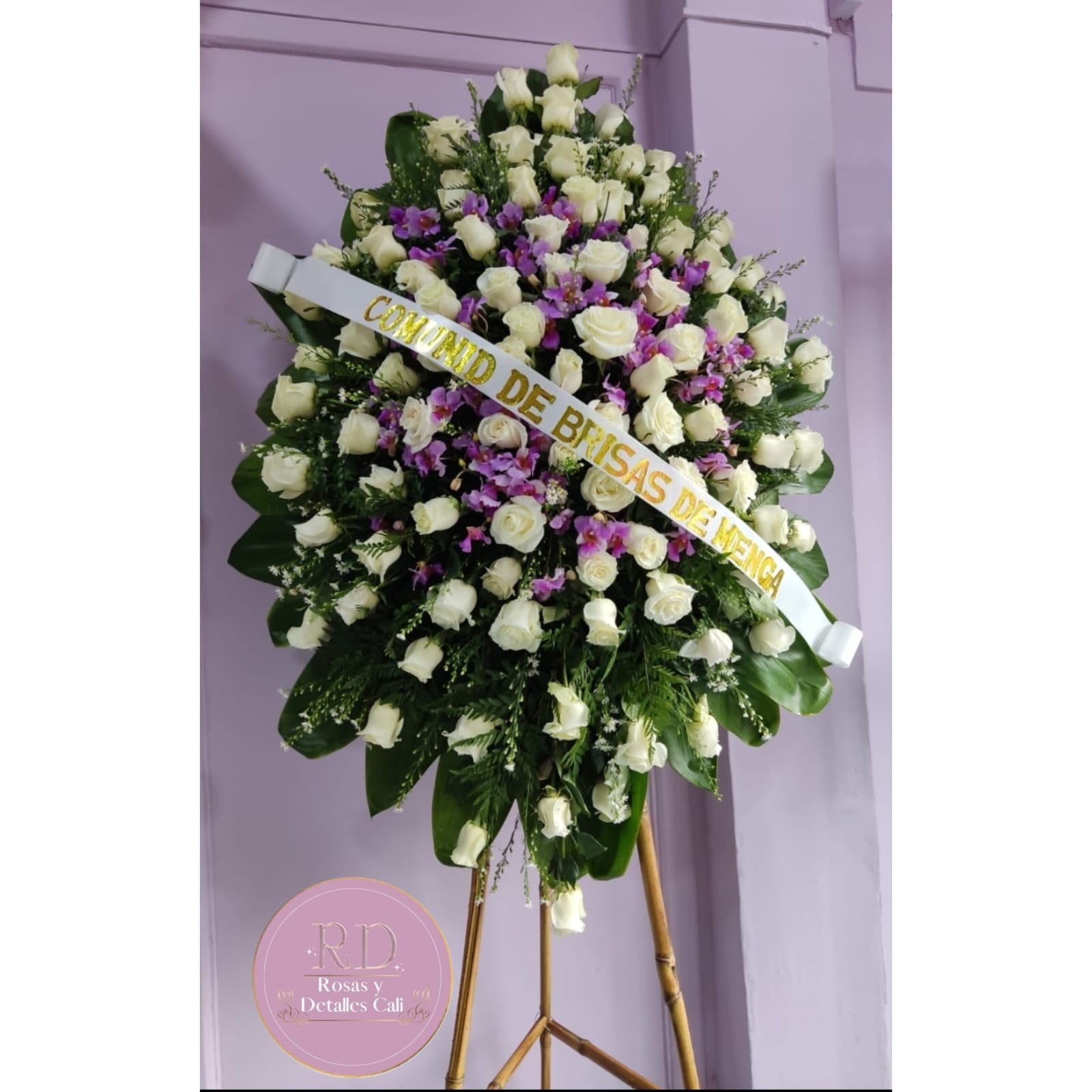 Corona con orquideas